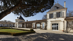 touton architectes - Château Paveil - cour d'entrée - patrimoine - viticole