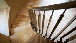 touton architectes - carles - escalier - sur mesure - détail - bois et métal - patrimoine